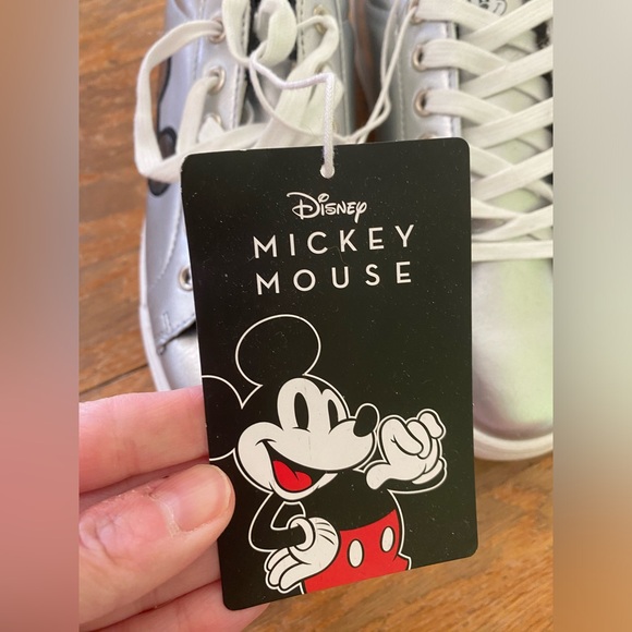 Disney Mickey Mouse silver sneakers size 9 - Picture 2 of 9
